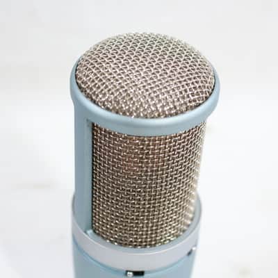 AKG Perception 220 Condenser Microphone w/ Shock Mount & Case image 7