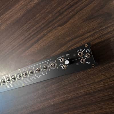 Make Noise 4 zone CV Bus mk2 2025 Eurorack 1u module black and gold image 3