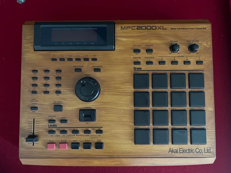 Akai MPC2000XL MIDI Production Center 2000 - 2005 - Grey image 1