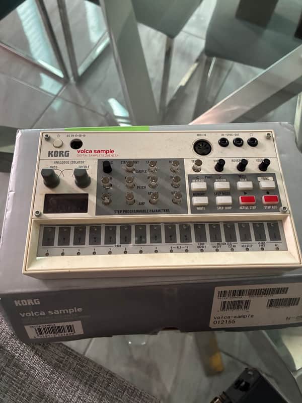 Korg Volca Sample Digital Sample Sequencer 2010s - White image 1