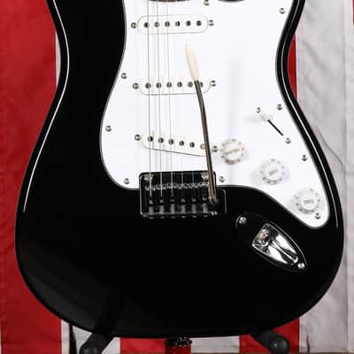 Squier Affinity Stratocaster Pack with Mustang Micro Amp - Black image 3