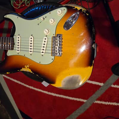 Fender 61 journeyman heavy relic strat 2010-2020 - Sunburst image 2