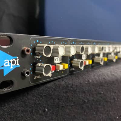 API 8200 AUX MIXER image 2