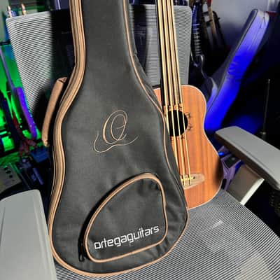 Ortega Fretless Bass Ukulele "LIZZY" image 3