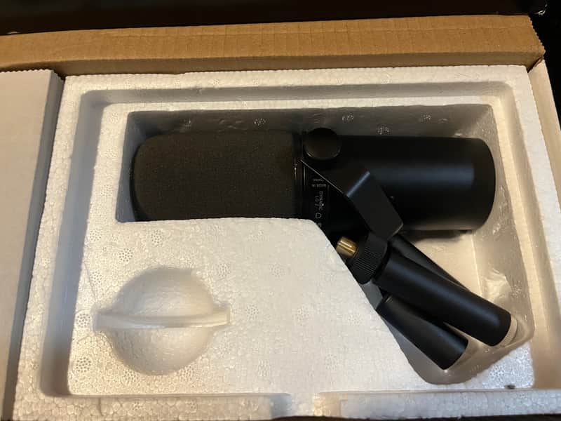Shure SM7B Microphone - Black image 1