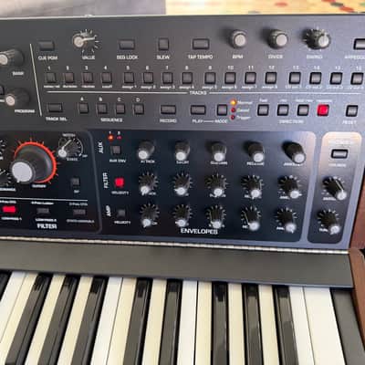 Sequential Pro 3 SE 37-Key 3-Voice Monophonic / Paraphonic Synthesizer 2020 - Present - Black with Wood Sides image 11