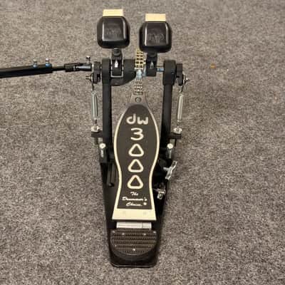 Used DW 3000 Double Bass Drum Pedal - Very Good image 2