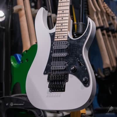 Ibanez Genesis RG550 - White Flat image 6