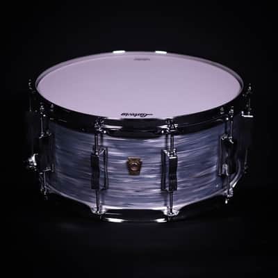 Ludwig 6.5" x 14" Classic Maple Snare Drum, Vintage Blue Oyster image 5