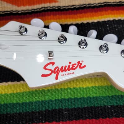 Squier Hello Kitty Stratocaster 2024 - 2025 - White image 10