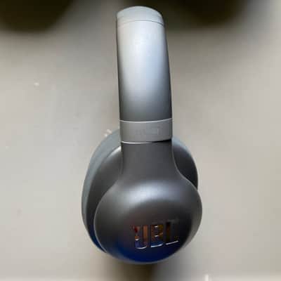 JBL Everest 710 Bluetooth headphones image 7