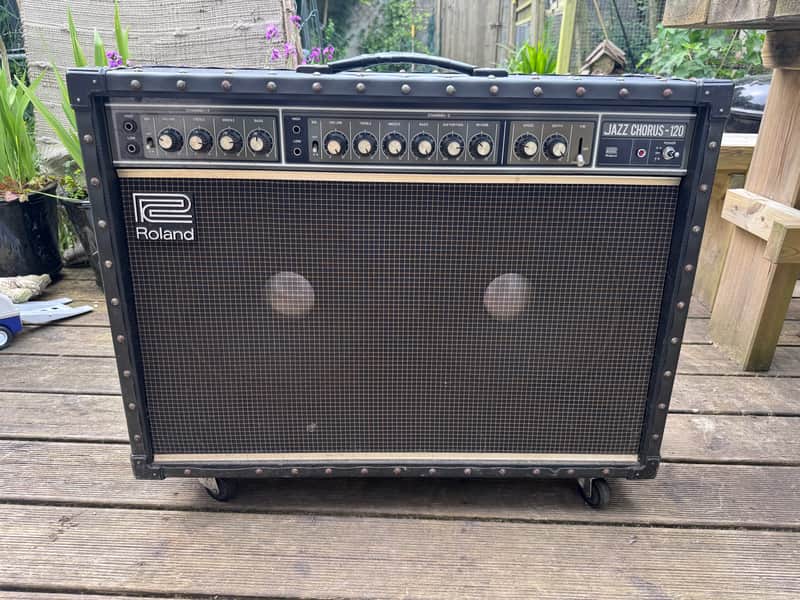Roland JC-120 Jazz Chorus 2-Channel 120-Watt 2x12" Guitar Combo