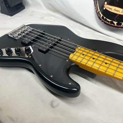 Fender Modern Player Jazz Bass V 5-String Electric Bass image 16