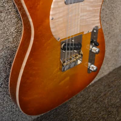 Neville Birdseye T-Style 2018 Honey Burst image 6