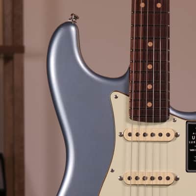 Fender American Ultra Luxe Vintage '60s Stratocaster - Rosewood Fingerboard, Ice Blue Metallic image 5