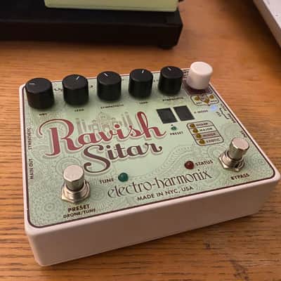 Electro-Harmonix Ravish Sitar Sitar Emulator 2011 - Present - Green / Red image 2