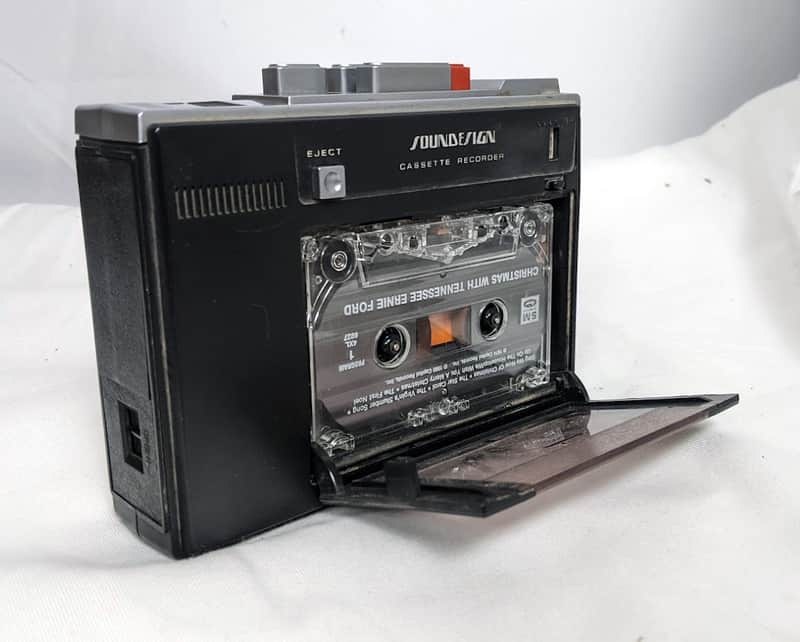 Vintage 1980 Soundesign Portable Cassette Player / Recorder Model