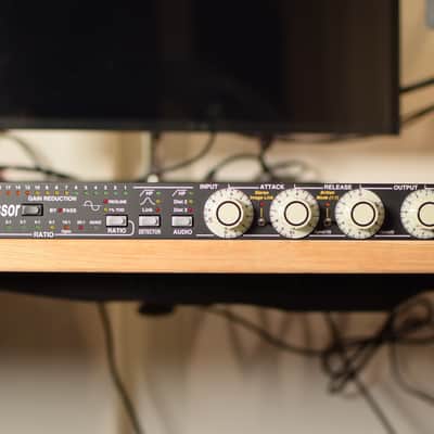Empirical Labs EL8-X Distressor with British Mode - Black image 2