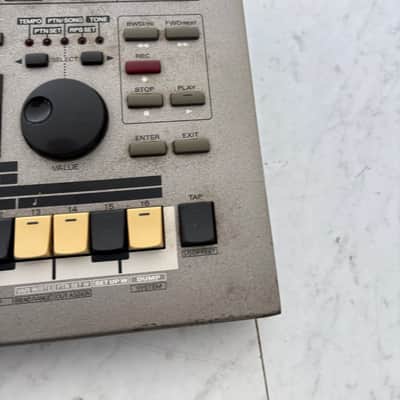 Roland MC-303 Groovebox 1990 - 1998 - Silver image 5