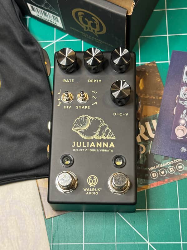 Walrus Audio Julianna Deluxe Chorus / Vibrato 2026 - Present - Black