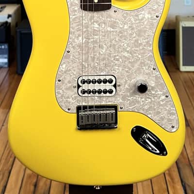 Fender Limited Edition Tom DeLonge Stratocaster - Graffiti Yellow image 2