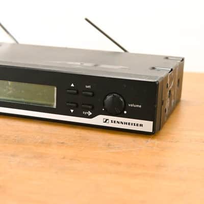 Sennheiser EM 10 Receiver w/ SK-XSW Bodypack - 548-572 MHz (NO PSU) CG01SCA image 2