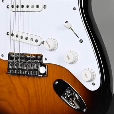 Fender 70th Anniversary American Vintage II 1954 Stratocaster- 2 Color Sunburst 2024 (V703802) image 10