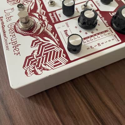 EarthQuaker Devices Data Corrupter Modulated Monophonic Harmonizing PPL 2017 - Guitar Center Special Edition image 2