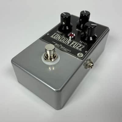 M & M London Fuzz Si - Excellent Condition with Box and Documents image 4