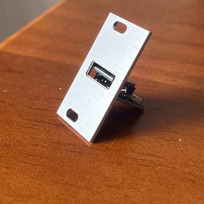 Instruo Instruo 1U USB expander in siliver panel 2020 - Present - Siliver image 3