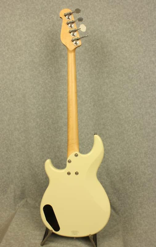 Yamaha BB414 BB Series 4-String Electric Bass in Vintage White