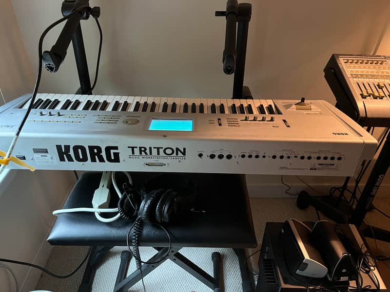 Korg Triton 61-Key 62-Voice Polyphonic Workstation