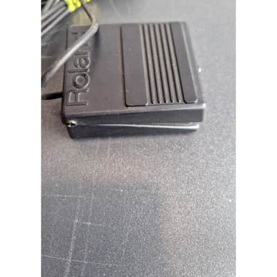 Roland DP-2 - Footswitch - Good image 3