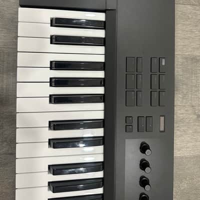 Native Instruments Komplete Kontrol A49 2018 - Present - Black image 4