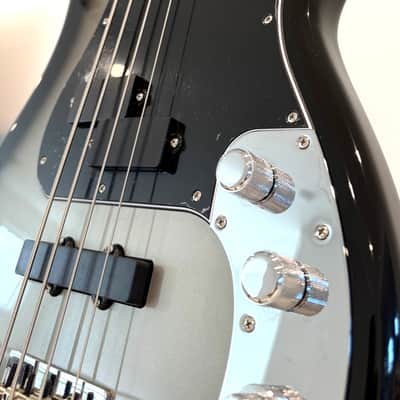 Fender Troy Sanders Precision Bass Silverburst 8.8lbs image 2