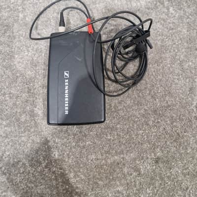 Sennheiser EM1031-V True Diversity Receiver - Professional Audio, True Diversity Technology - Excellent w/ Power Supply & Hard Case & Sennheiser Mic Transmitter image 4
