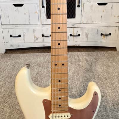Fender Deluxe Roadhouse Stratocaster with Maple Fretboard - 12" Radius - Olympic White - Copper Pickguard image 8