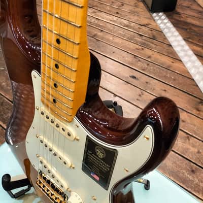 Fender 75TH ANNIVERSARY COMMEMORATIVE STRATOCASTER Maple Fingerboard, 2-Color Bourbon Burst image 17