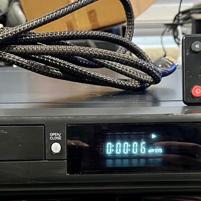 Magnavox MDR867H/F7 HD Dual Tuner DVR/DVD Recorder w/ Remote & HDMI  Cable; Tested image 1