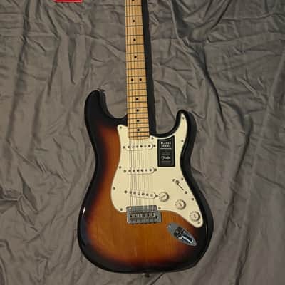 Fender Player Stratocaster with Maple Fretboard 2018 - 2024 - 3-Color Sunburst image 1