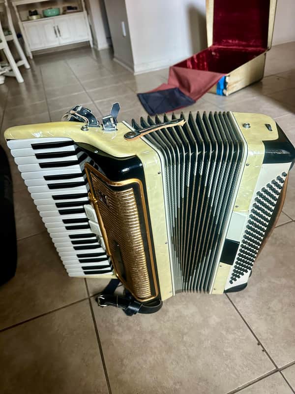 1950s - 60s Hohner Arietta 11M image 1