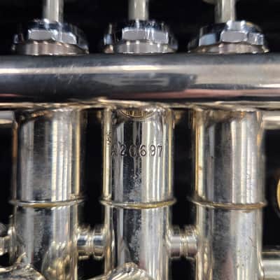 Getzen 590-S Capri Bb Silver Trumpet with First Valve Trigger image 5