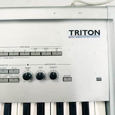 KORG Triton Classic 61 Synthesizer Workstation Made in JAPAN. Good Condition. Works Great !... image 12
