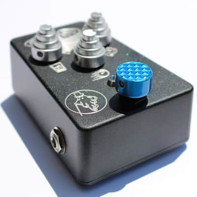 Ghost Electronic Footswitch Covers 2 Electric Blue Pedal Topper Aluminum Guitar Knob 2022 image 2