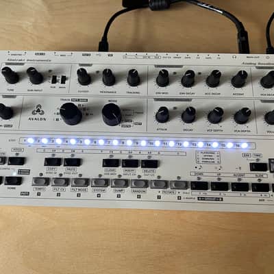 Abstrakt Instruments Avalon Bassline 2016 - White -TB-303 clone synth image 1