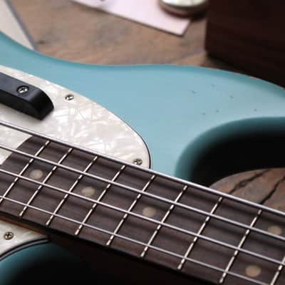 FENDER Justin Meldal-Johnsen Road Worn Signature Mustang Bass Faded Daphne Blue, GIGBAG, 3, 51 KG image 6