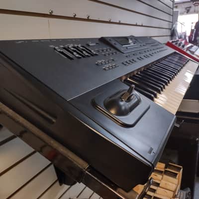 USED Korg i3 Interactive Music Workstation Arranger 61-Key Keyboard image 2