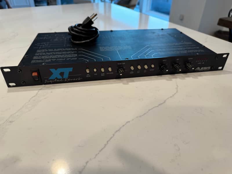 Alesis XT Reverb 90’s - Black image 1