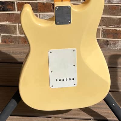 Fender California Stratocaster with Maple Fretboard 1997 - 1998 - Vintage White image 4