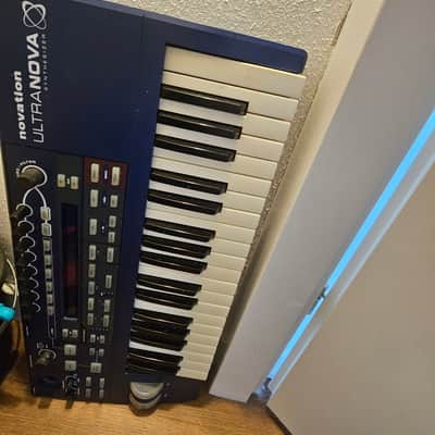 Novation UltraNova 37-Key 20-Voice Synthesizer 2010 - Blue